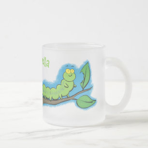 Taza De Cristal Esmerilado Dibujo animado de oruga verde linda y feliz