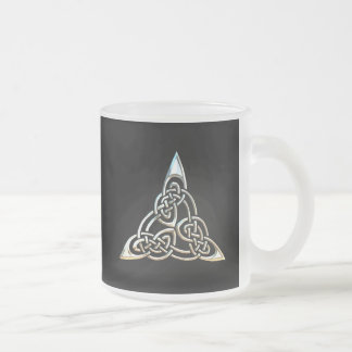 Taza De Cristal Esmerilado Diseño céltico del nudo de los espirales negros de
