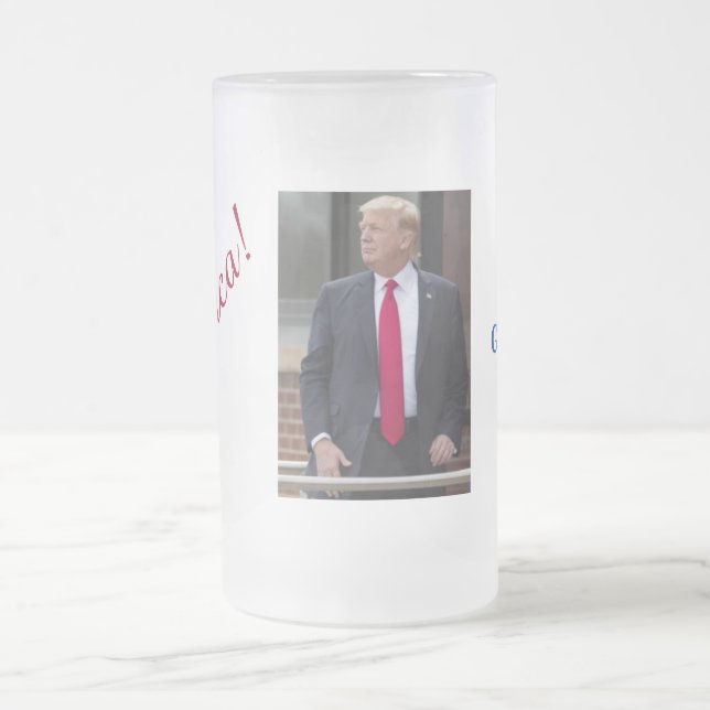 TAZA DE CRISTAL ESMERILADO ¡DONALD TRUMP ESTADOUNIDENSE NO ES CULPABLE! DISEÑ (Centro)