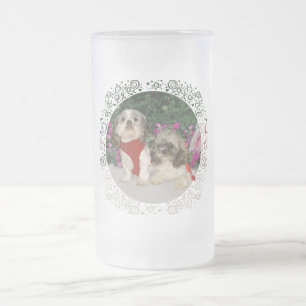 Taza De Cristal Esmerilado Dos Shih Tzus en un Jardín