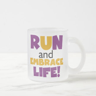 Taza De Cristal Esmerilado Ejecutar la vida del embrión morado amarillo