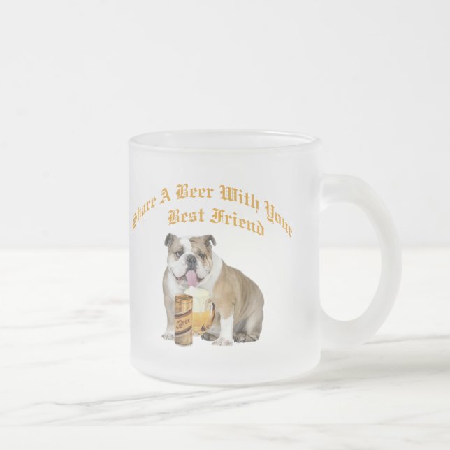 Taza De Cristal Esmerilado El bulldog inglés comparte la cerveza (Derecha)