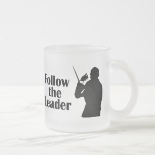 Taza De Cristal Esmerilado El director musical sigue al líder