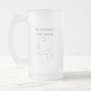 TAZA DE CRISTAL ESMERILADO EL HOMBRE MÁS FUERTE QUE CONOZCO