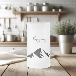 Taza De Cristal Esmerilado El negro moderno sigue andando simple