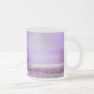 Taza De Cristal Esmerilado El océano morado y la brisa marina en el cielo