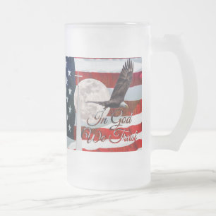 Taza De Cristal Esmerilado En Dios confiamos en la cerveza helada Mug