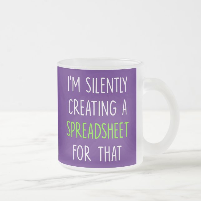 Taza De Cristal Esmerilado Estoy creando silenciosamente una hoja de cálculo  (Derecha)