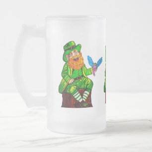 TAZA DE CRISTAL ESMERILADO FELIZ LEPRECHAUN Y AMIGO JUSTO
