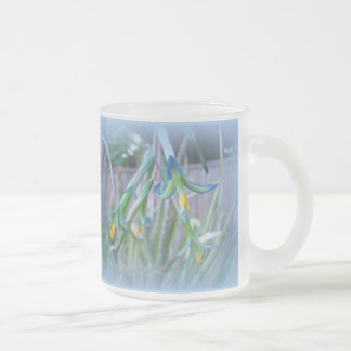 Taza De Cristal Esmerilado Flores de bromelida en azul