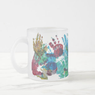 Taza De Cristal Esmerilado Handprints del bebé con el texto de encargo