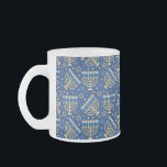 Taza De Cristal Esmerilado Happy Hanukkah Jewish Star Menorah Blue Chanukah<br><div class="desc">Feliz Hanukkah, Chanukah, Menorah, festival de luces, estrella judía, taza azul.</div>