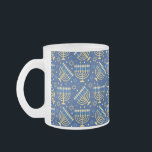 Taza De Cristal Esmerilado Happy Hanukkah Jewish Star Menorah Blue Chanukah<br><div class="desc">Feliz Hanukkah,  Chanukah,  Menorah,  festival de luces,  estrella judía,  taza azul.</div>