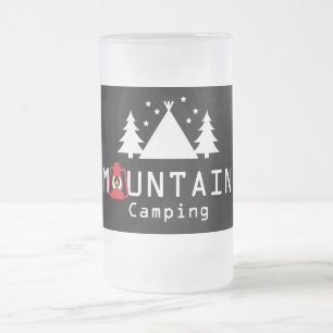 Taza De Cristal Esmerilado Insígnia moderna de camping en la montaña
