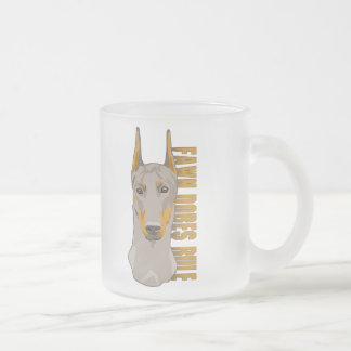Taza De Cristal Esmerilado La cabeza del Doberman, cervatillo persigue regla