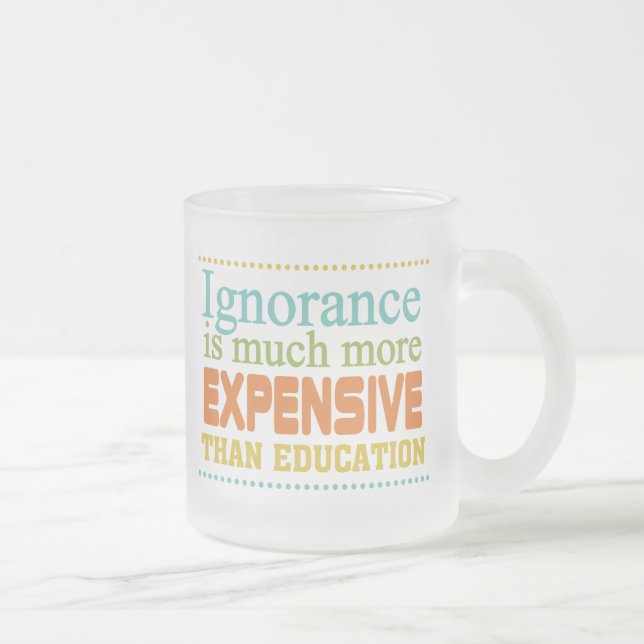 Taza De Cristal Esmerilado La ignorancia es más costosa que la educación (Derecha)