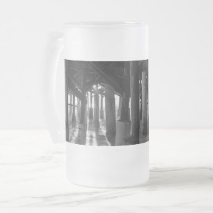 Taza De Cristal Esmerilado La luz dorada brilla a través de las glas escarpad
