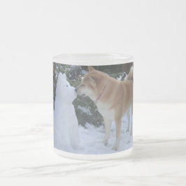 Taza De Cristal Esmerilado linda akita besando a snowman akita foto