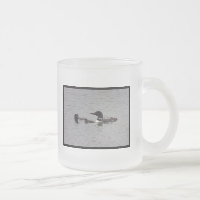 Taza De Cristal Esmerilado Loon Family Catching Minnows Frosted Glass Mug (Derecha)