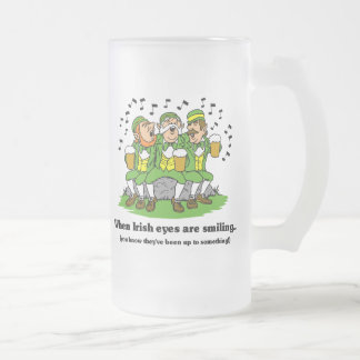 Taza De Cristal Esmerilado Los ojos irlandeses están sonriendo