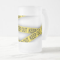 Manténgase alejado y no cruce la cinta de la polic