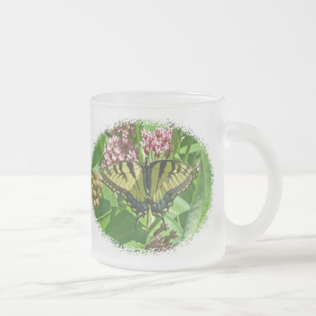 Taza De Cristal Esmerilado Mariposa de cola cruda tigre en Milkweed (Derecha)