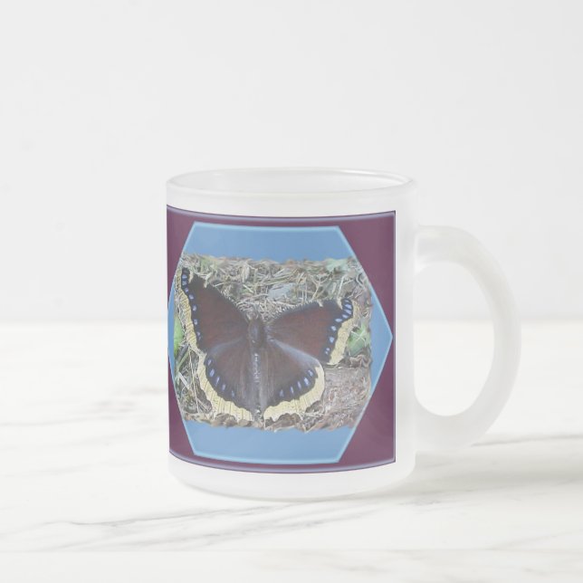 Taza De Cristal Esmerilado Mariposa de ropa de duelo (Derecha)