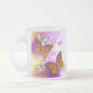 Taza De Cristal Esmerilado Mariposas monarcas en fondo morado