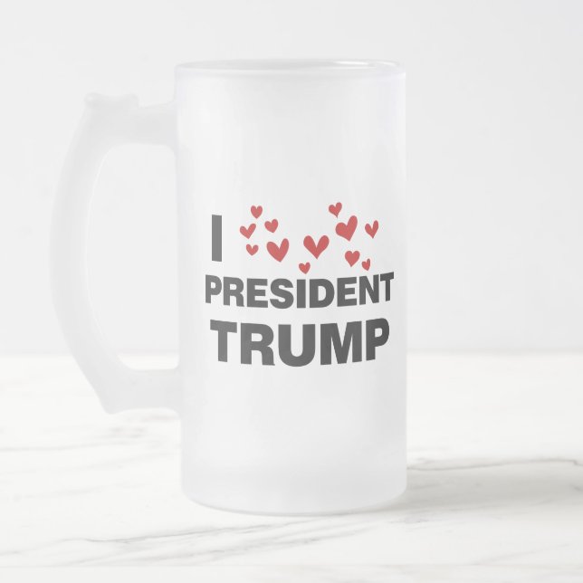 Taza De Cristal Esmerilado Me encantan los corazones del presidente Trump (Izquierda)