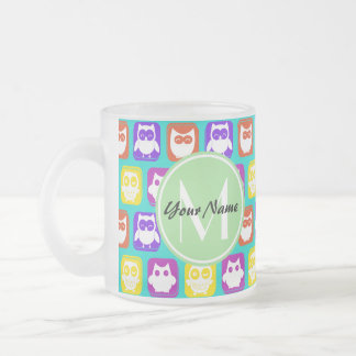 Taza De Cristal Esmerilado Monograma colorido del Personalizado de la lechuza
