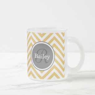 Taza De Cristal Esmerilado Monograma de cheurón amarillo