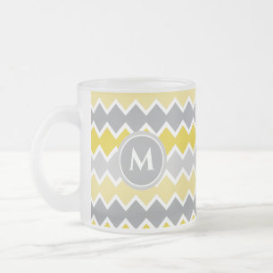 Taza De Cristal Esmerilado Monograma del patrón amarillo y gris