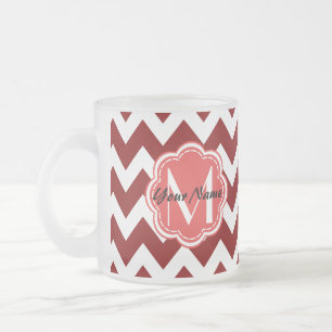 Taza De Cristal Esmerilado Monograma floral de Chevron Rojo, nombre personali