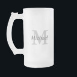 Taza De Cristal Esmerilado Monograma inicial simple y nombre<br><div class="desc">Este diseño tiene un gran monograma inicial en gris claro con el nombre en gris de carbón más oscuro colocado a través de la inicial. Personalice este diseño para alguien especial reemplazando el texto de ejemplo mostrado en la plantilla de diseño. Este artículo hace un lindo regalo para el timonel,...</div>