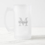 Taza De Cristal Esmerilado Monograma inicial simple y nombre<br><div class="desc">Este diseño tiene un gran monograma inicial en gris claro con el nombre en gris de carbón más oscuro colocado a través de la inicial. Personalice este diseño para alguien especial reemplazando el texto de ejemplo mostrado en la plantilla de diseño. Este artículo hace un lindo regalo para el timonel,...</div>