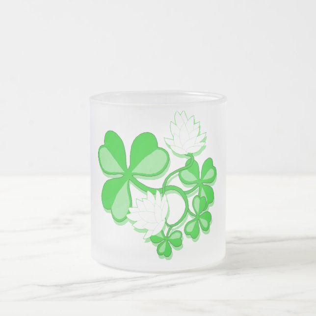 Taza De Cristal Esmerilado Mugre de Shamrock de Irlanda (Centro)