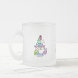 Taza De Cristal Esmerilado Muñeco de nieve relajándose sobre regalos