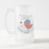 Pájaro bullfinch de invierno y bayas rojas