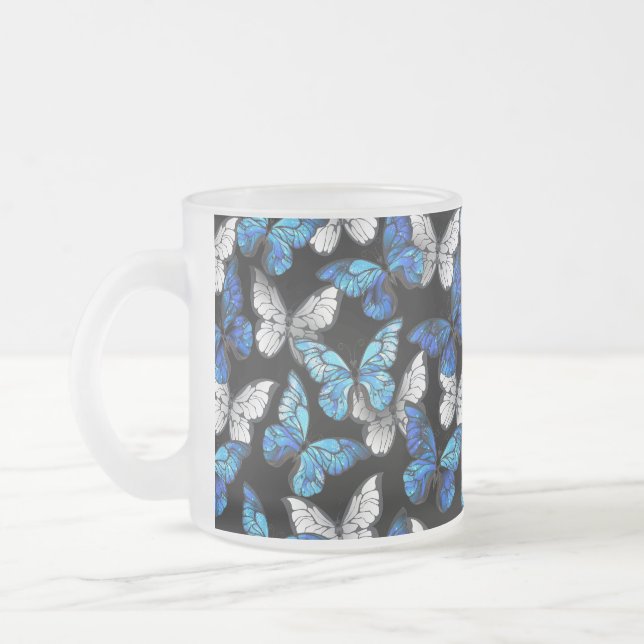 Taza De Cristal Esmerilado Patrón oscuro sin foco con mariposas azules morfo (Izquierda)