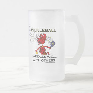 Taza De Cristal Esmerilado Pickleball se bate bien con otros