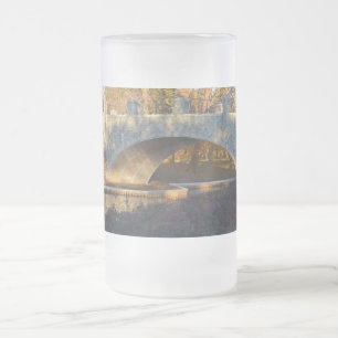 Taza De Cristal Esmerilado Puente pintado en la puesta del sol de Shirley