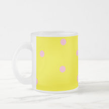 Punto de polka rosa sobre amarillo
