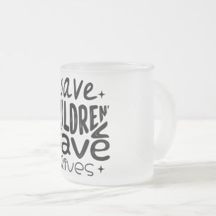 Taza De Cristal Esmerilado Salven niños, salven vidas