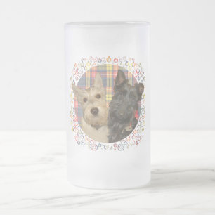 Taza De Cristal Esmerilado Scotties trigueños y negros sobre Tartán