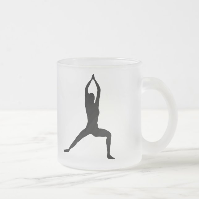 Taza De Cristal Esmerilado Silueta de la actitud de la yoga del guerrero (Derecha)