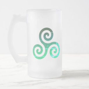 Taza De Cristal Esmerilado Símbolo celta de la época de Emerald Triskele