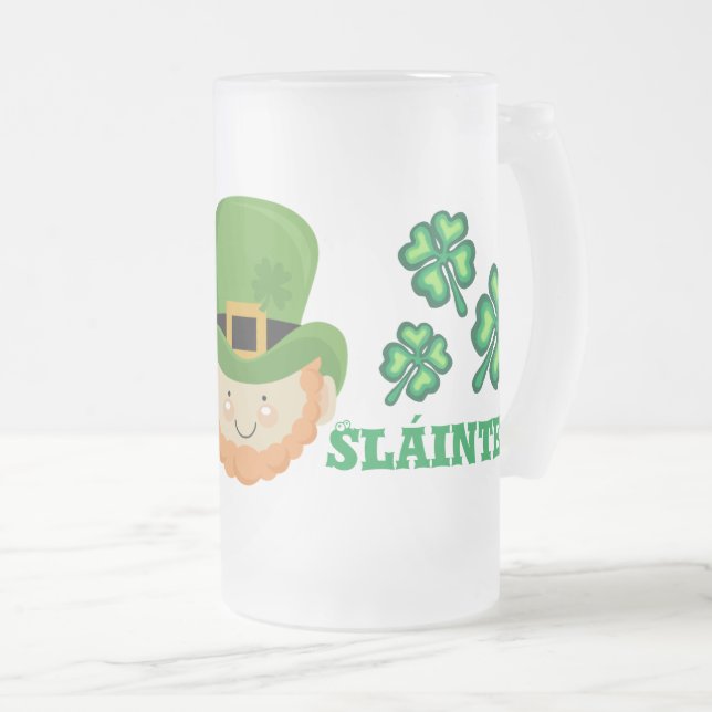 Taza De Cristal Esmerilado ¡Sláinte! Leprechaun irlandés y shamrock (Anverso derecho)