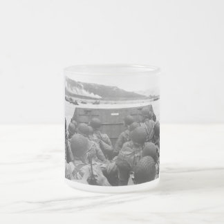 Taza De Cristal Esmerilado Soldados del día D en un barco de Higgins
