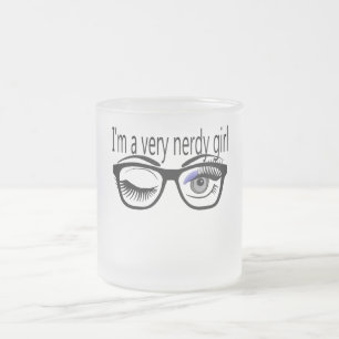 Taza De Cristal Esmerilado Soy un Chica muy Nerdy con Sombra de Ojos Periwink