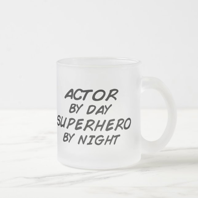 Taza De Cristal Esmerilado Super héroe del actor por noche (Derecha)